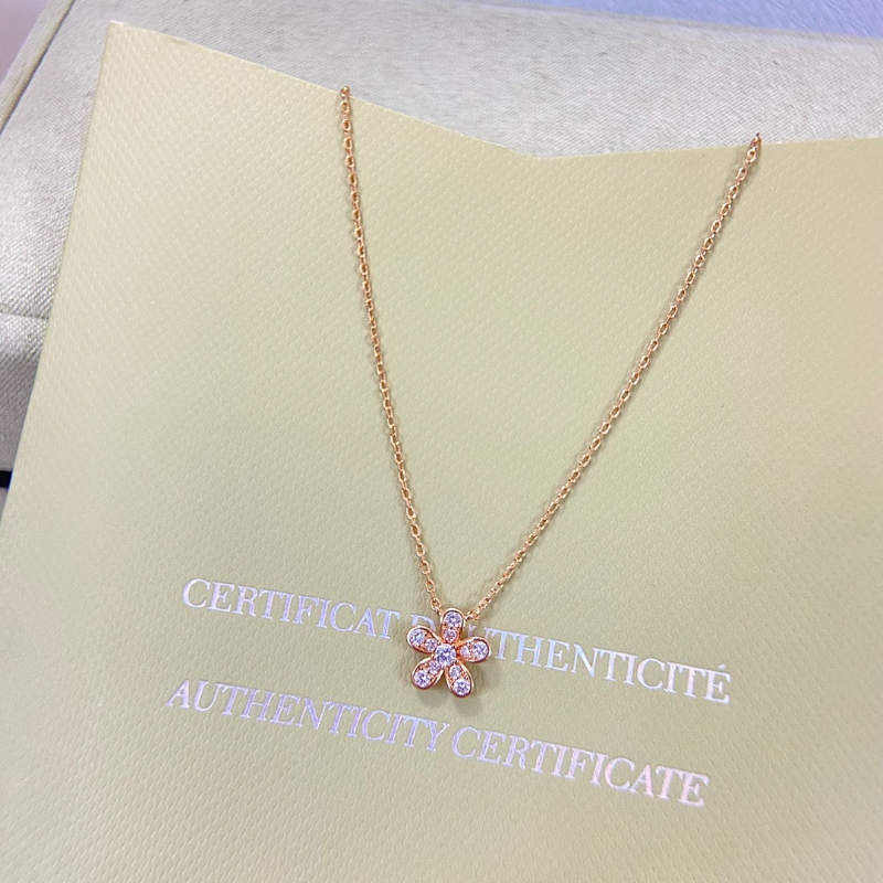 VAN46   Women's new product: diamond studded flower necklace and jewelry