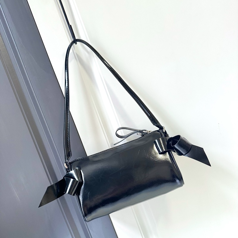 LMP28 bag 22-13-6cm Hand bag