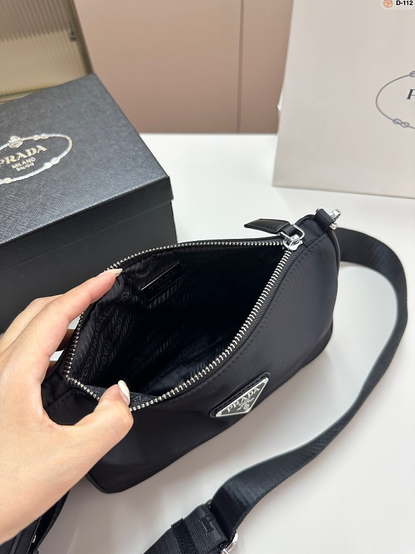 LPP44 bag 23-6-16CM  Shoulder bags with box