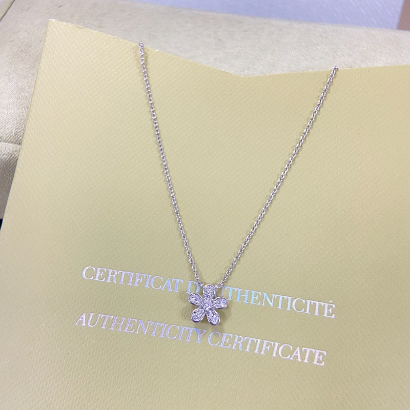 VAN46   Women's new product: diamond studded flower necklace and jewelry