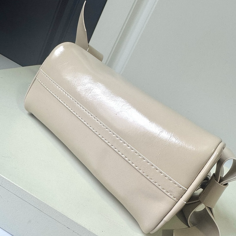 LMP28 bag 22-13-6cm Hand bag