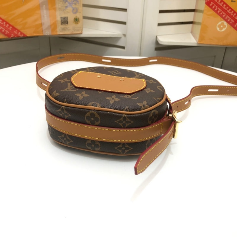 GLP201 Louis Vuitton Classic Women's Shoulder Bag Round Leather Crossbody Bag 18x16x6x5CM