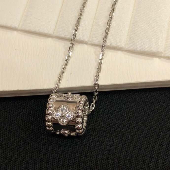 AVSN10   Women's kaleidoscope necklace jewelry