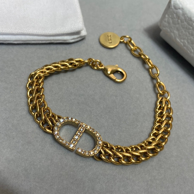 DIN30  Classic Vintage Gold Finish Metal Necklace and Bracelet Jewelry Set