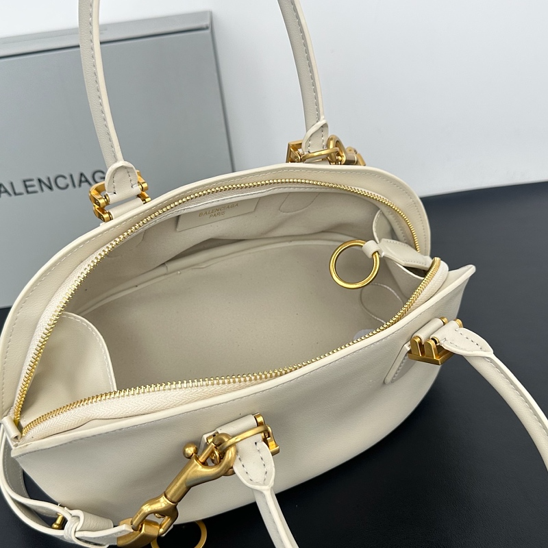 LBP13 bag 30-13-16cm Handbag